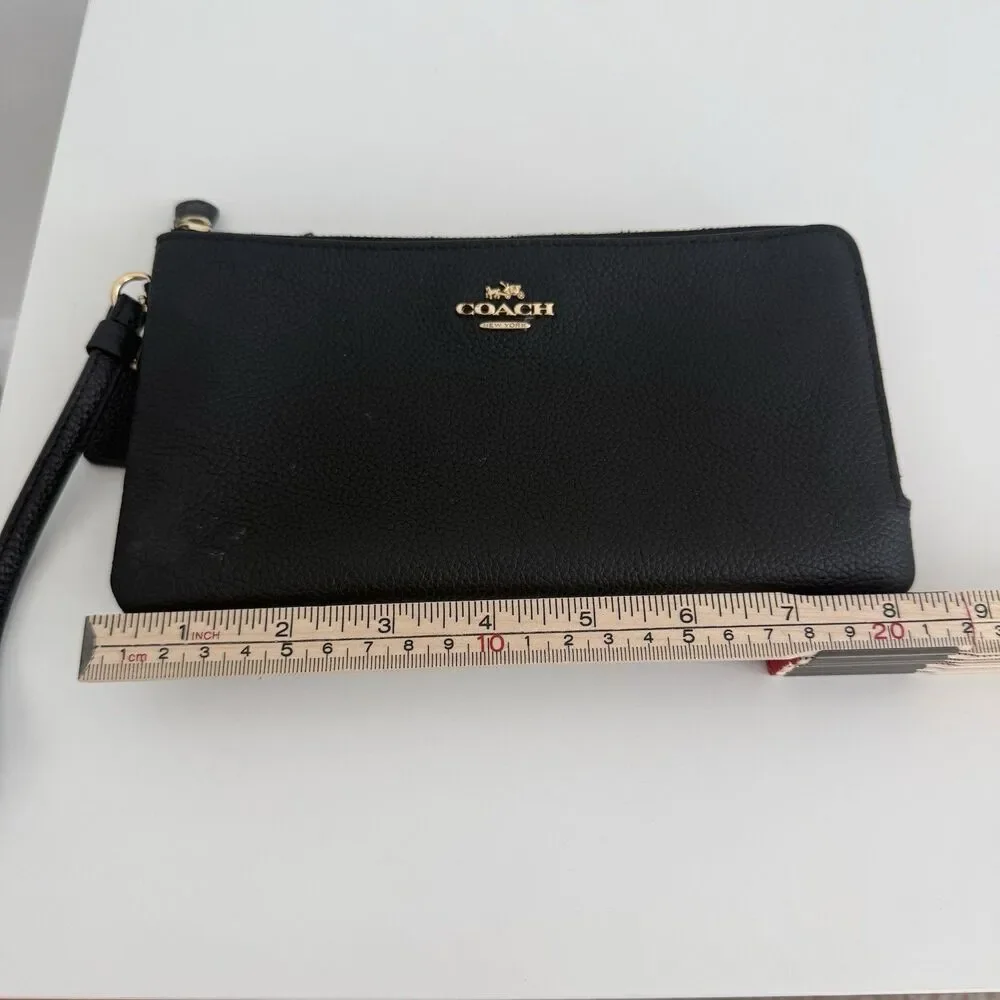 COACH Black Pebble Leather Corner Zip Wristlet Gold Classic Old Money Minimalist